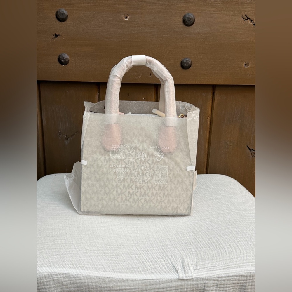 Michael Kors Mercer Medium Logo and Leather Accordion‎ Crossbody Bag - Picture 4 of 11